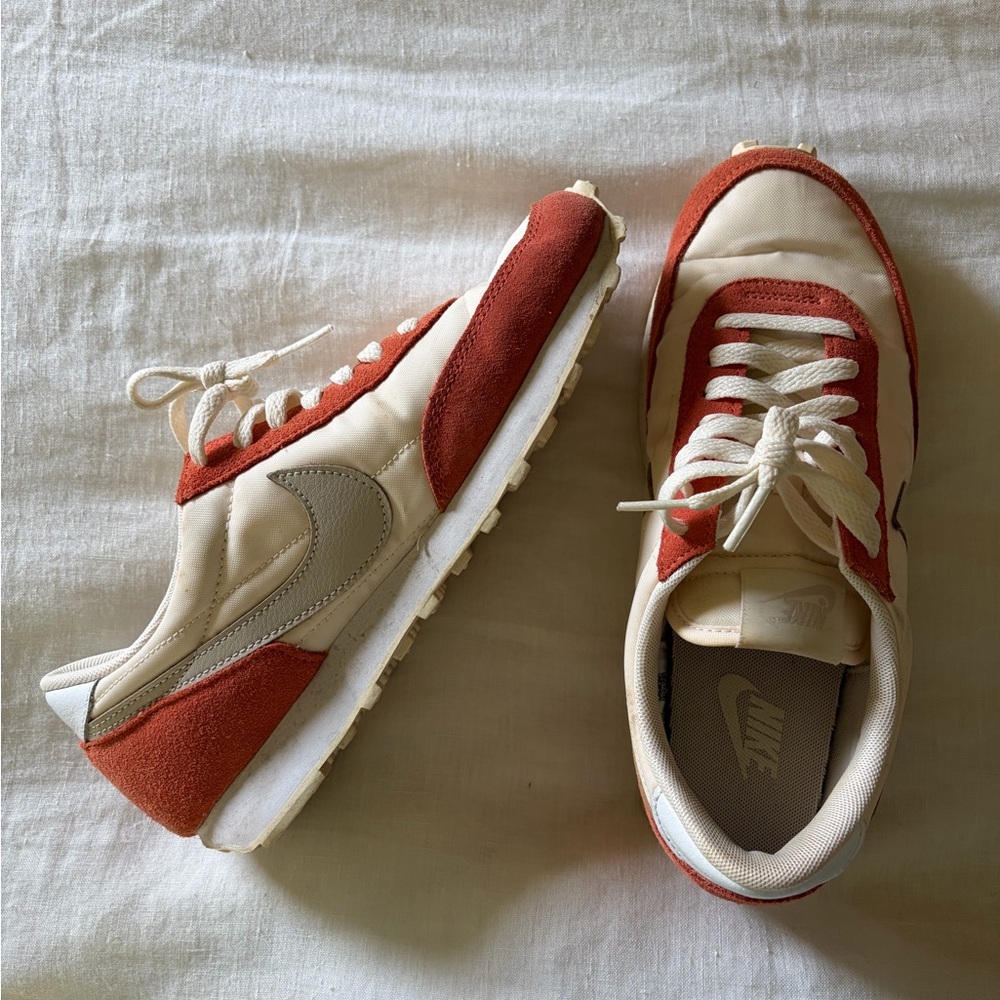 Nike Low-Top Sneakers in Cream & Rust Orange